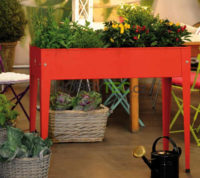 Červený pěstební stůl na bylinky
