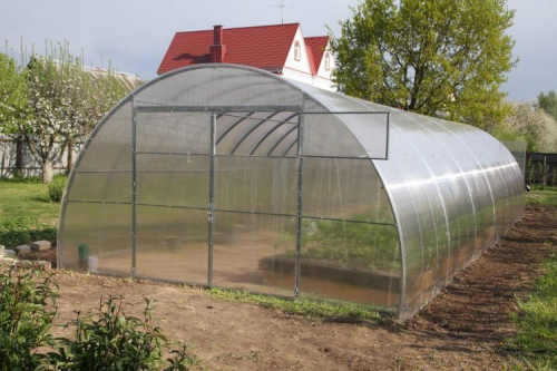 Polykarbonátový skleník o rozměru 4x10 m