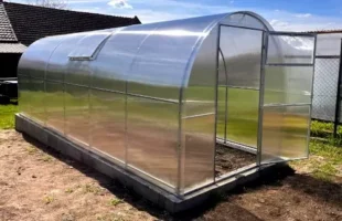 Zahradní obloukový polykarbonátový skleník LEGI TOMATO 4 x 2 m se 4 mm polykarbonátem s UV ochranou